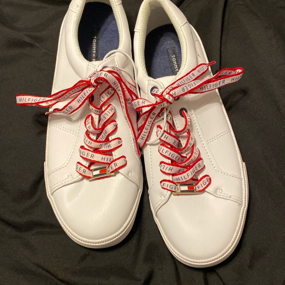 Tommy Hilfiger shoes 7 in a half